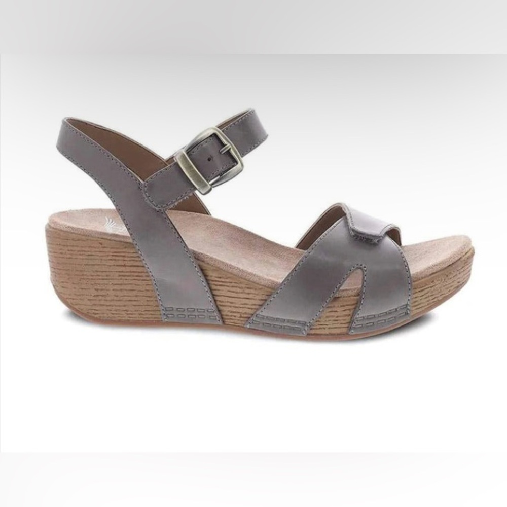 Comfort Wedge Sandal in Gray
